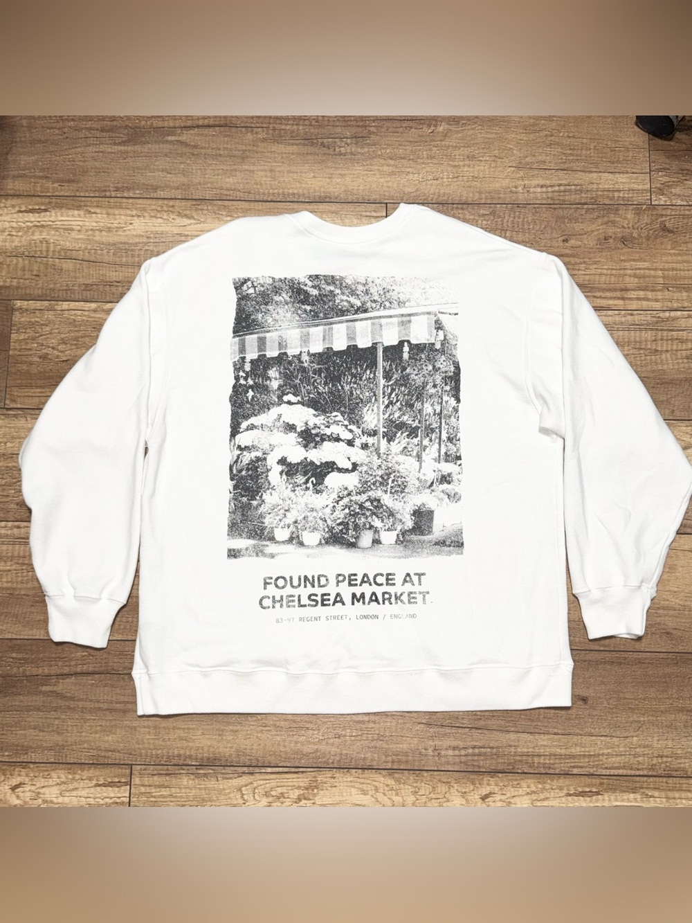 Hollister Found Peace Chelsea Market London Oversized White Sweatshirt Womens L